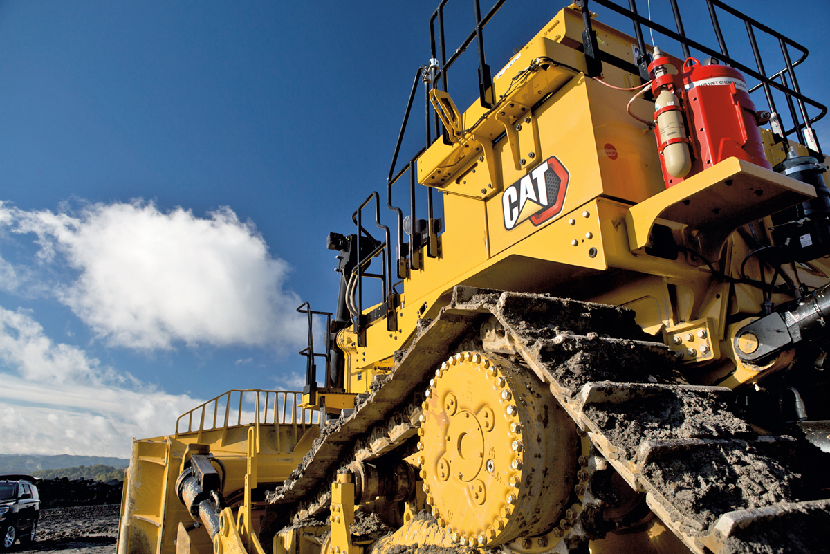 Бульдозер cat d11. Cat d3 бульдозер. Тяжелые Бульдозеры. Первый бульдозер. Компания Caterpillar.