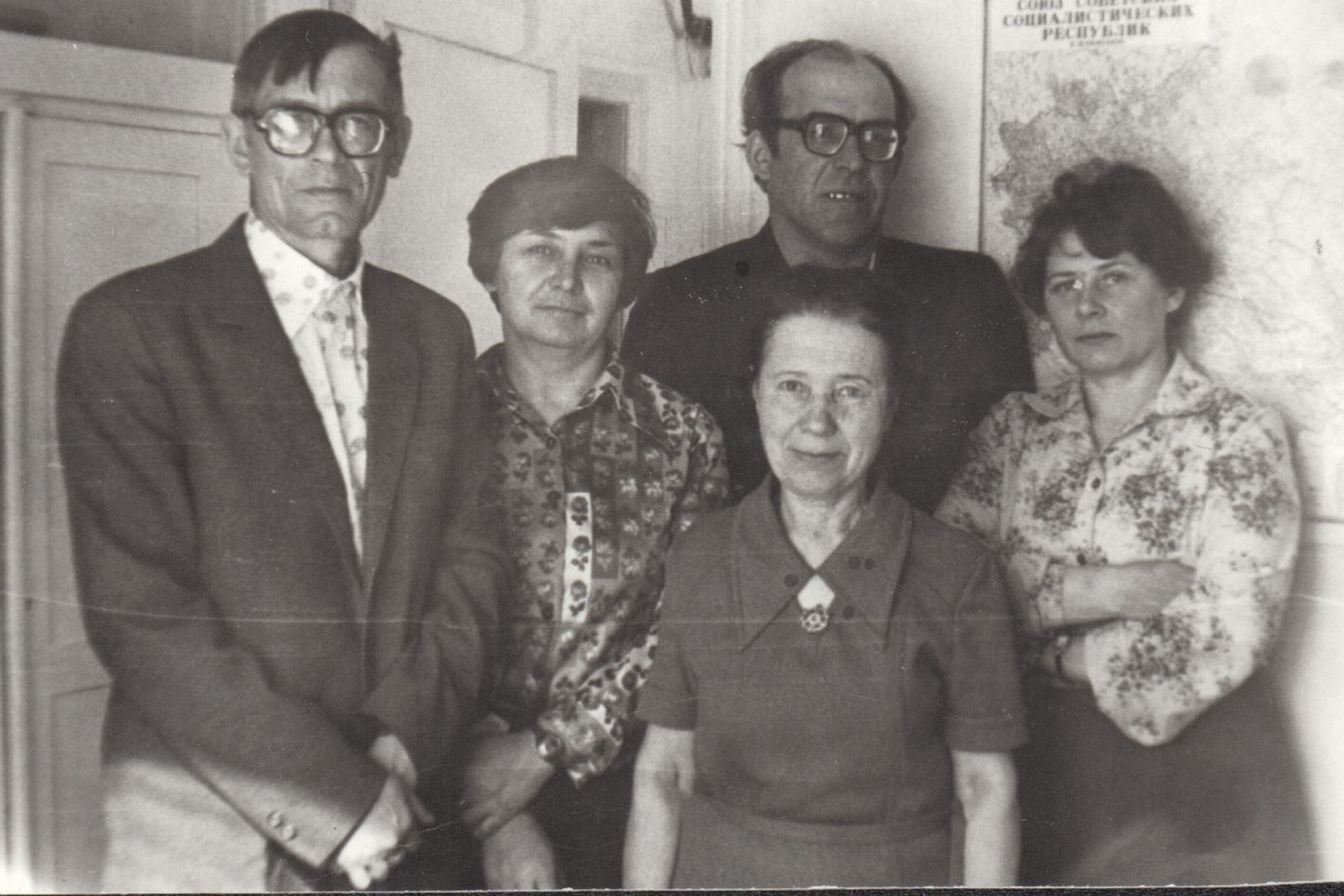 Геологи прииска Дамбуки. Слева направо: Р.И. Норов, А.С. Мехаршина, В.С. Шестопалов, Л.И. Пашкевич, Ф.М. Чапковская